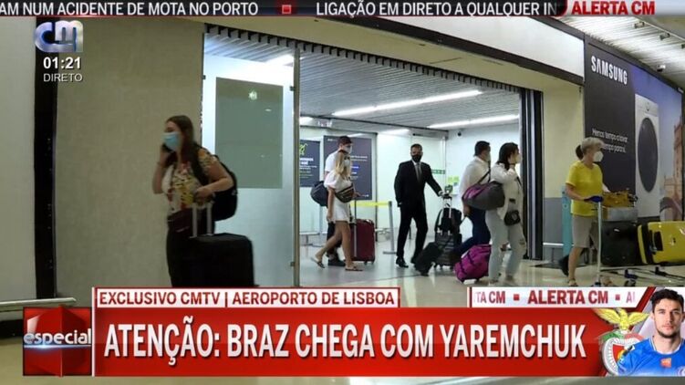 Нападающий сборной Украины Яремчук прилетел в Лиссабон для перехода в "Бенфику"