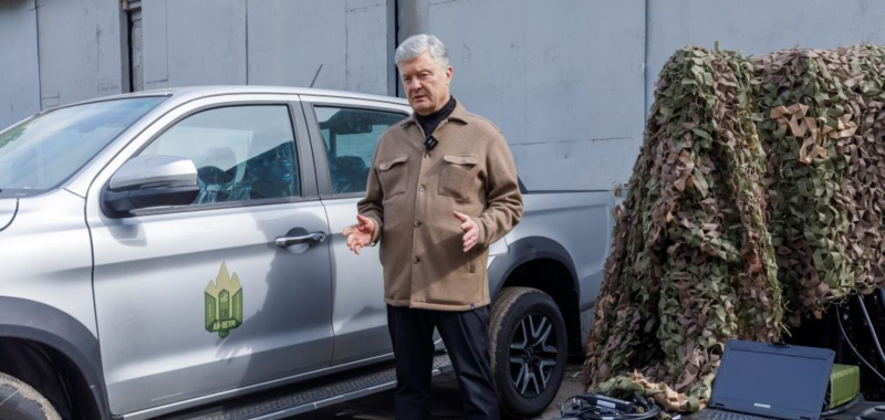 Наш план &ndash; защитить бойцов по всей линии фронта: Порошенко передал военным еще 5 новейших комплексов РЭБ "Ай-Петри СВ"