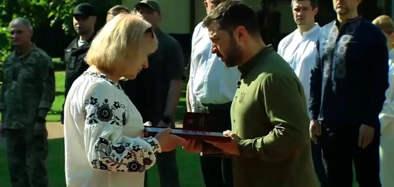 "Наша государственность &ndash; это каждый и каждая": Зеленский вручил награды украинским воинам и почтил память погибших. Видео