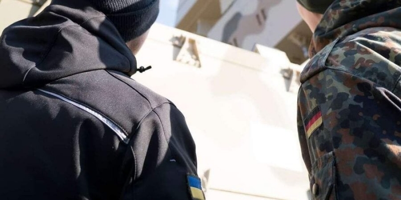 Немецкие инструкторы обучают украинских военных управлению системой ПВО IRIS-T: в&nbsp;Минобороны показали фото