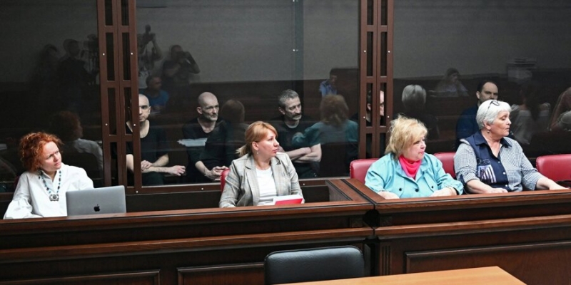 &laquo;Ничего, кроме отвращения&raquo;. Подоляк эмоционально отреагировал на&nbsp;судилище над пленными &laquo;азовцами&raquo;