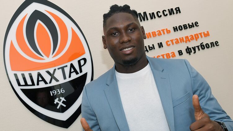 "Один из самых перспективных форвардов". "Шахтер" подписал контракт с игроком "Аякса"