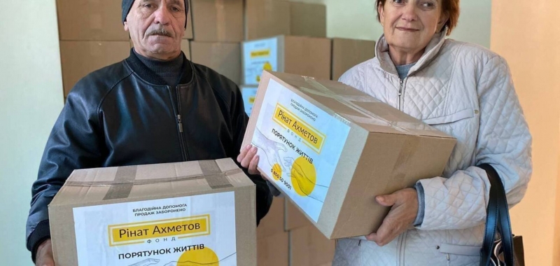 Переселенцы в Запорожской области получили продуктовые наборы от Фонда Ахметова