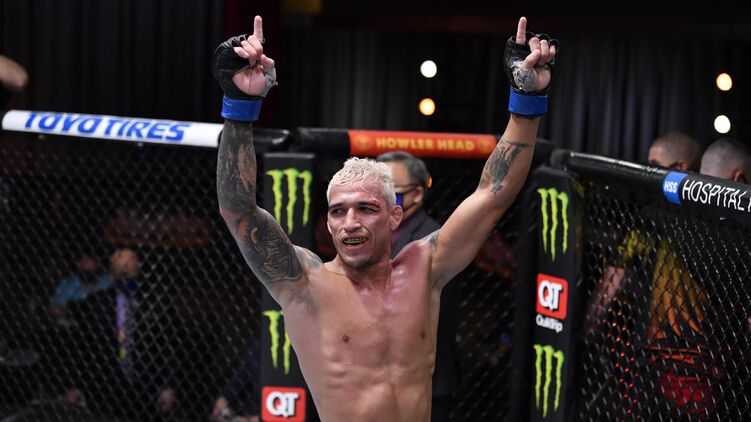 Появилось видео нокаута в исполнении Оливейры, который завоевал титул Хабиба Нурмагомедова в легком весе UFC