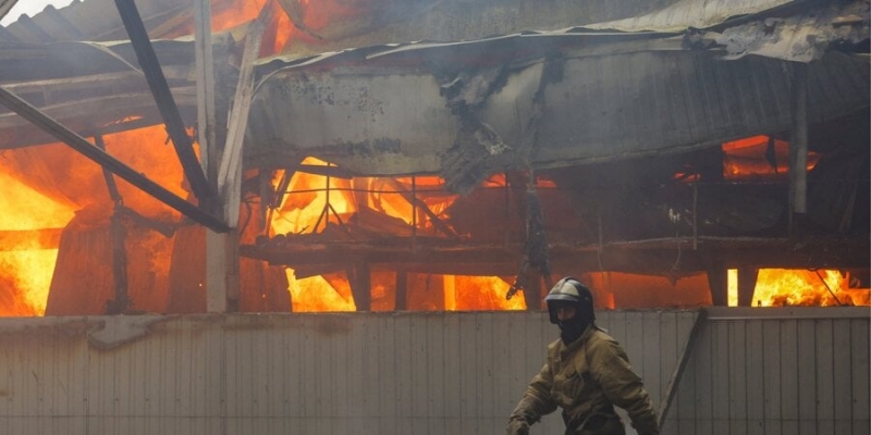 Россияне ударили по&nbsp;Киевской области, возник пожар