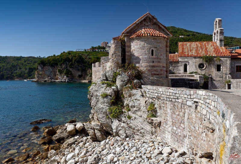 С 25 марта въезд в Черногорию будет упрощен