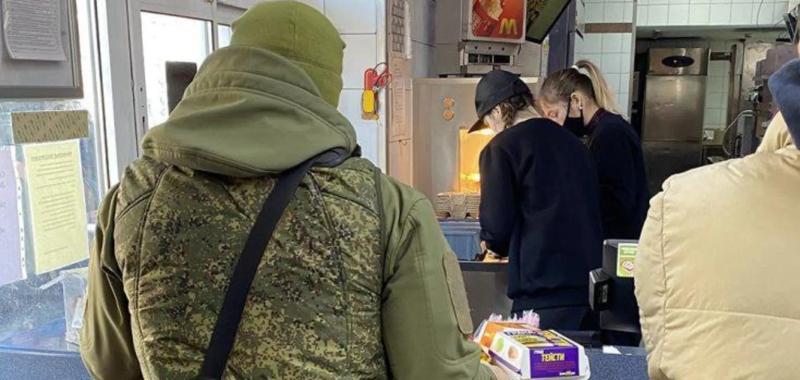 "Скоро на нас будут ставить опыты": на оккупированной части Донбасса людей травят фальшивыми лекарствами и гнилой едой