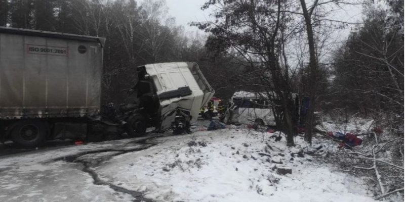 Смертельное ДТП в&nbsp;Черниговской области: тела четырех человек не&nbsp;удается идентифицировать