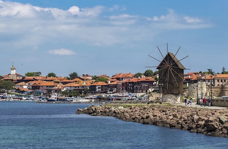 Солвекс открывает полетную программу в Болгарию через Ереван