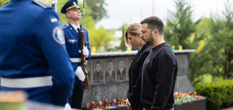 "Спасибо всем, кто защитил жизнь": Зеленский в Славутиче почтил ликвидаторов аварии на ЧАЭС и вспомнил о 2022 году. Видео