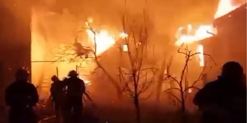 «Спокойной ночь не будет». Российские оккупанты обстреляли жилые дома Житомира — мэр