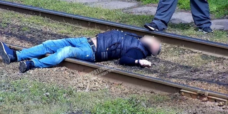 Стрельба среди бела дня. В&nbsp;центре Днепра неизвестный убил человека&nbsp;&mdash; видео