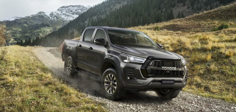 Toyota Hilux GR Sport дебютировала в Европе в новом облике