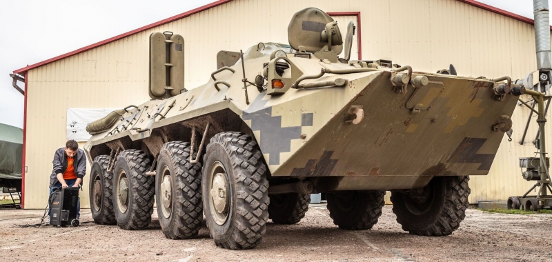 Украинский производитель устроил краш-тест с БТРом