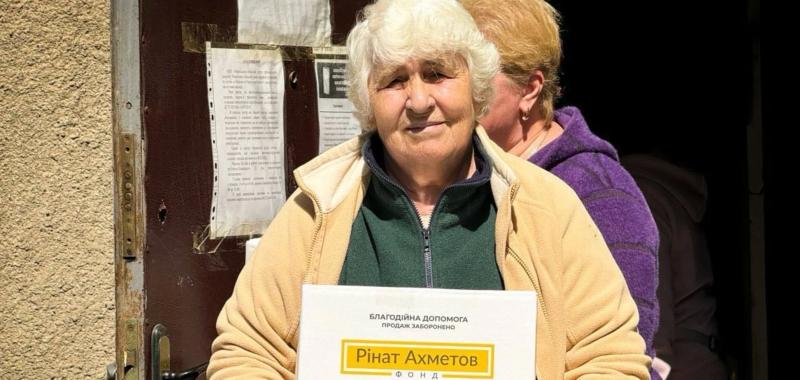 В хабе для луганчан в Черкассах продолжается выдача помощи от Фонда Рината Ахметова