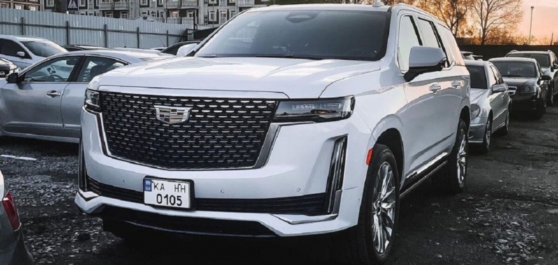 В Киеве заметили новейший роскошный внедорожник Cadillac