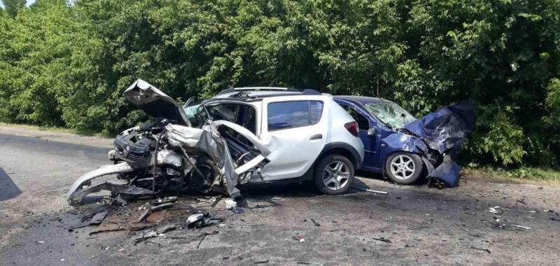 В смертельном ДТП на Харьковщине пострадали четверо, среди них &ndash; 2-летняя девочка. Фото