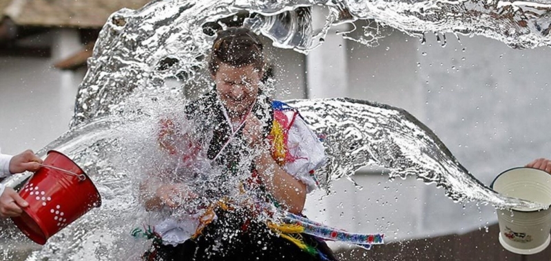 В Украине отмечают Поливальный понедельник: история и традиции праздника