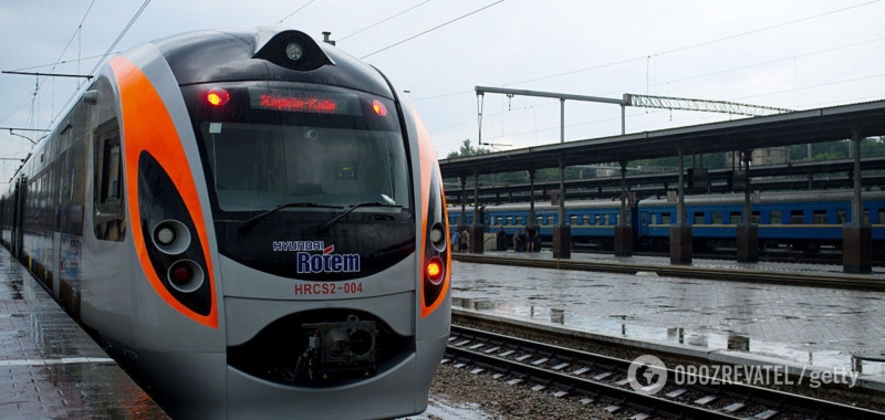 В ''Укрзалізниці'' дали объяснение по движению поездов в ''красных'' зонах