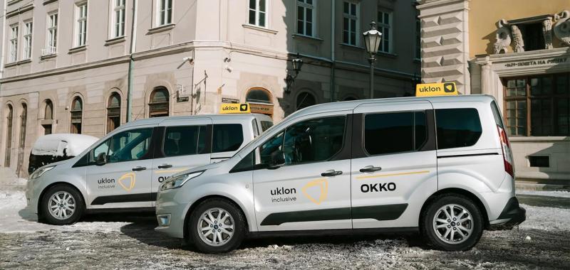 Во Львове при поддержке ОККО и Uklon запустили такси для людей, пользующихся колесными тележками