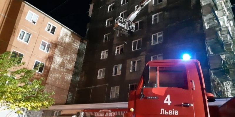 Во&nbsp;Львове из-за пожара эвакуировали всех жителей многоэтажки