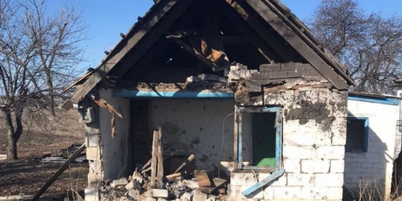 За несколько дней эскалации боевики повредили более 100 домов на Донбассе и ранили четыре человека