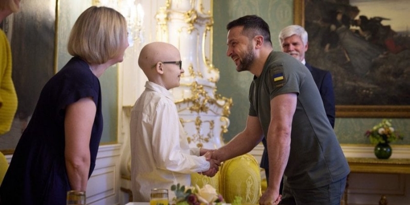 Зеленский и&nbsp;Павел встретились с&nbsp;украинским мальчиком, который лечится в&nbsp;Чехии&nbsp;&mdash; видео